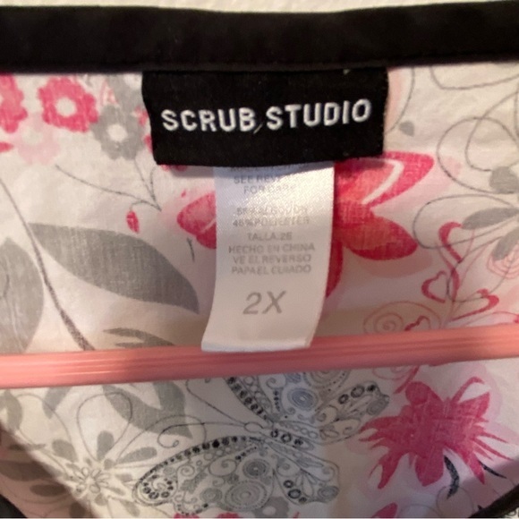 Scrub Studio Shirt Women’s Plus Size 2X Pink Short Sleeve Ties‎ In Back - Picture 4 of 14